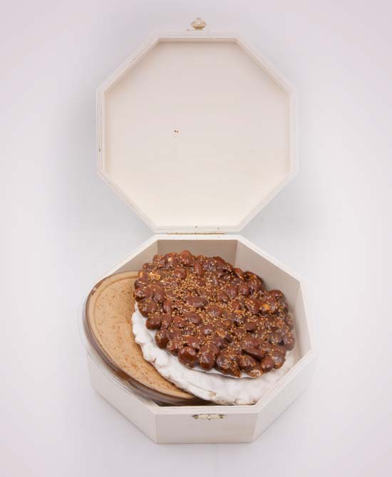 Tortas surtidas Gourmet 200 gramos (Jijona, Alicante y Terronico) en caja de madera